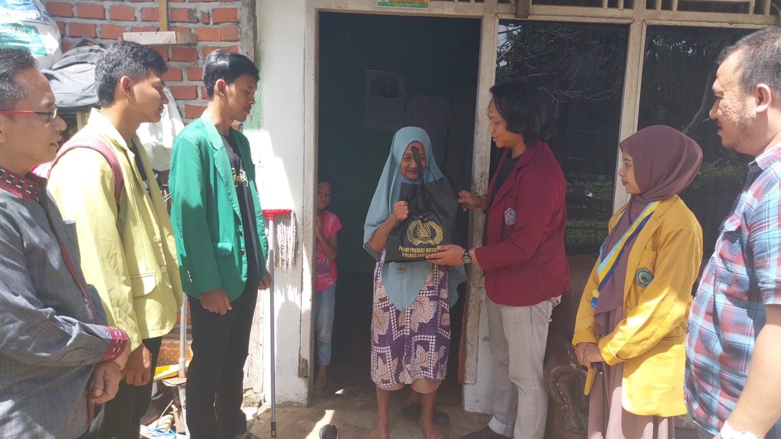 Polres Lubuk Linggau dan Mahasiswa Gelar Bakti Sosial di Bulan Ramadhan