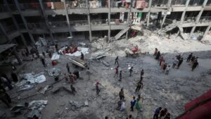 sekolah-pengungsian-di-gaza-hancur-dibombardir-israel-1751290669109_169