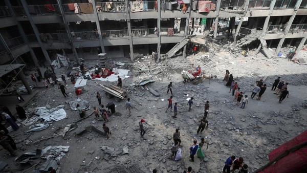 sekolah-pengungsian-di-gaza-hancur-dibombardir-israel-1751290669109_169